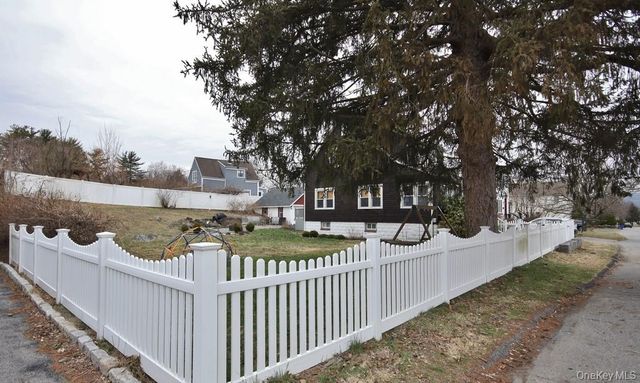 8 Harper Avenue, Montrose, NY 10548