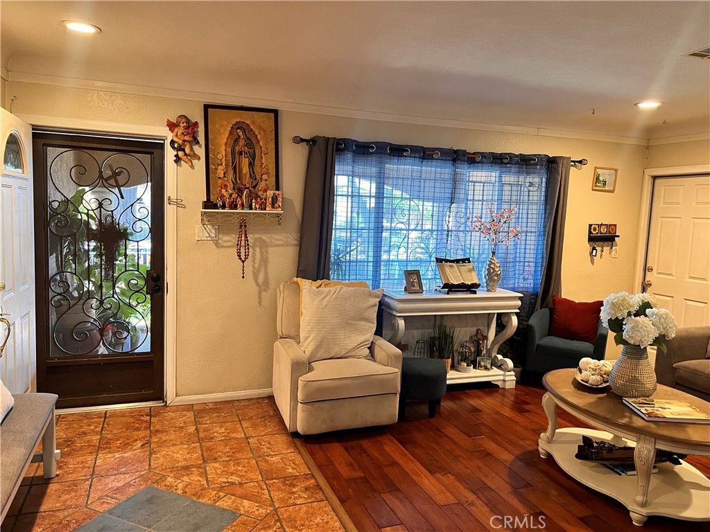 4815 Olanda, Lynwood, CA 90262 — photo 4