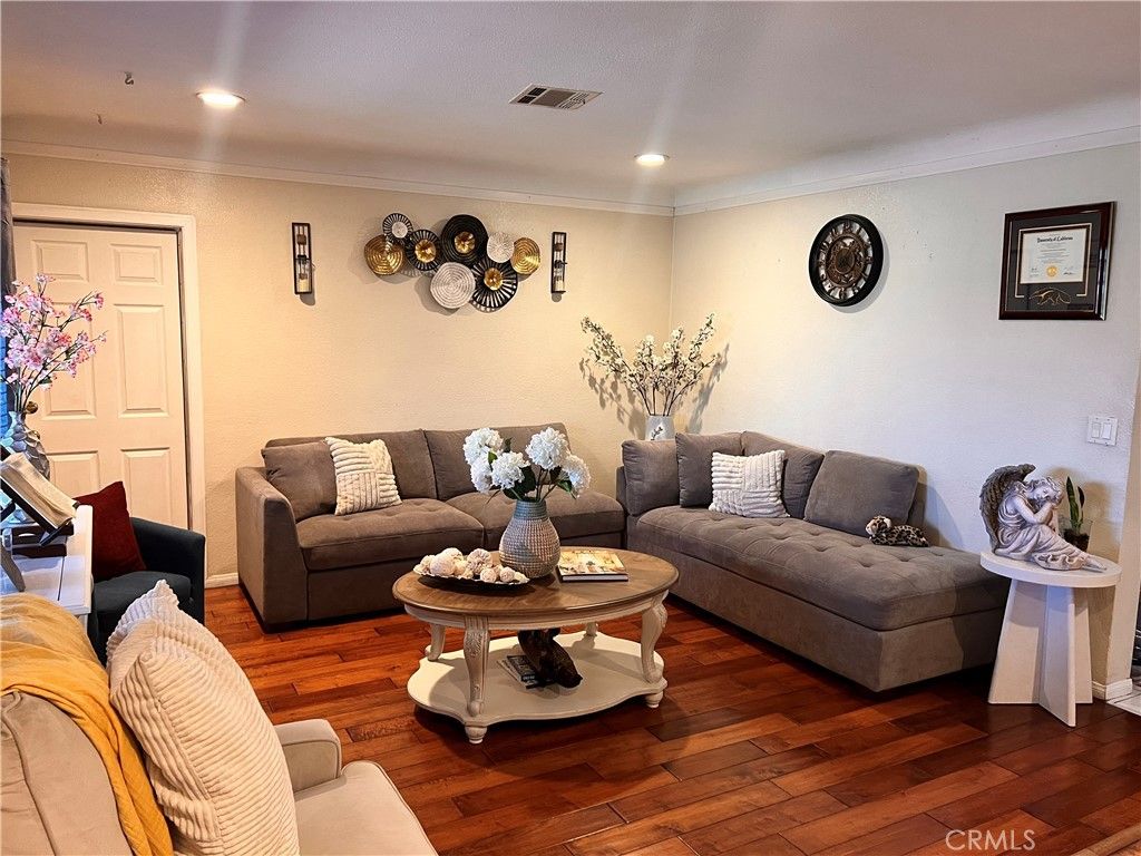 4815 Olanda, Lynwood, CA 90262 — photo 5