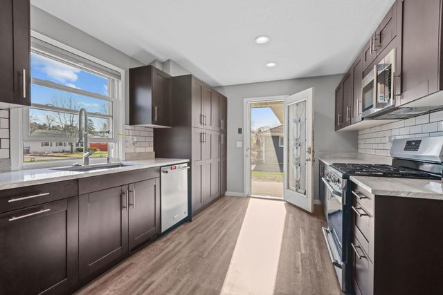 2924 116th Avenue NW, Coon Rapids, MN 55433