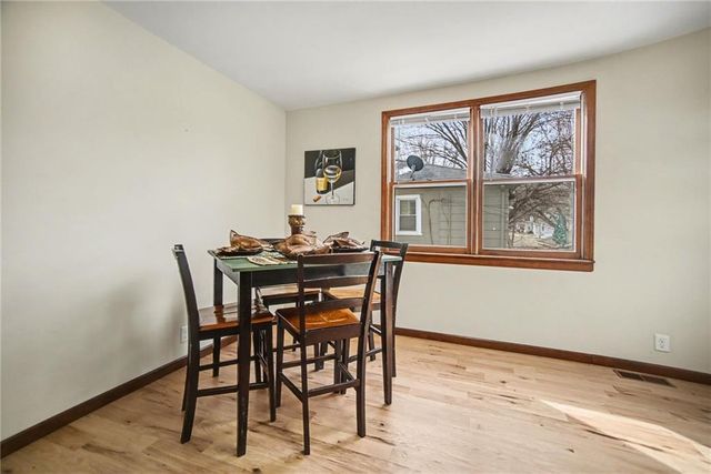 1336 S 17th Street, St Joseph, MO 64507