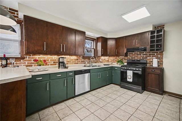 1336 S 17th Street, St Joseph, MO 64507