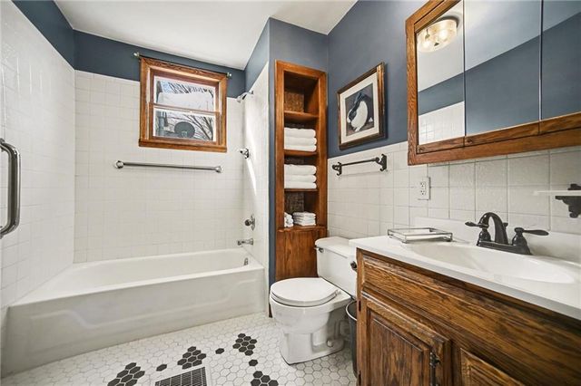 1336 S 17th Street, St Joseph, MO 64507