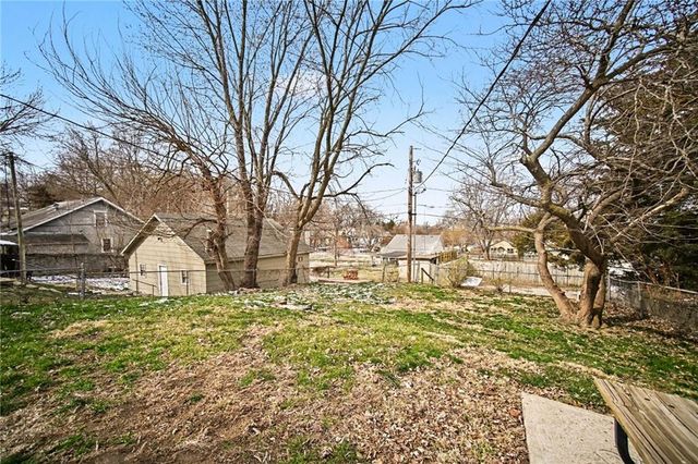 1336 S 17th Street, St Joseph, MO 64507