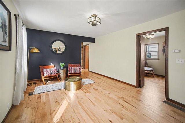 1336 S 17th Street, St Joseph, MO 64507