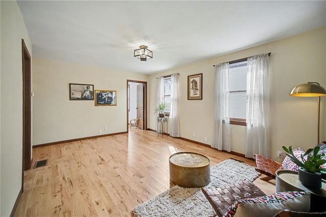 1336 S 17th Street, St Joseph, MO 64507