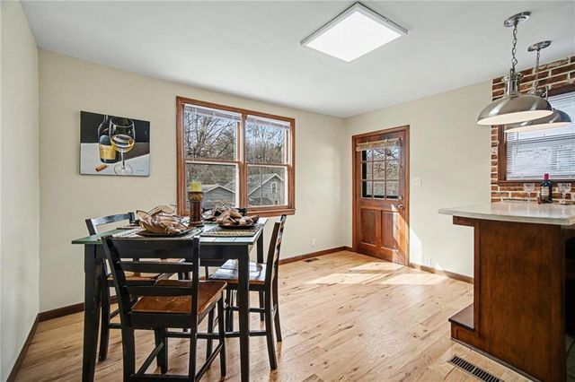 1336 S 17th Street, St Joseph, MO 64507