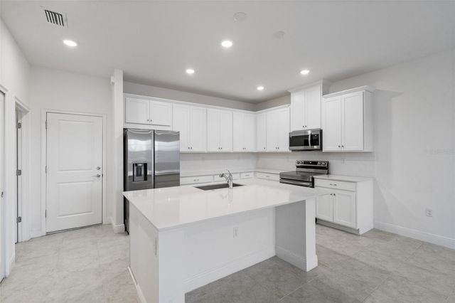 3862 KNOTTY PINE STREET, St Cloud, FL 34772