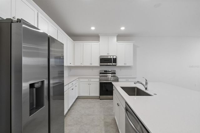 3862 KNOTTY PINE STREET, St Cloud, FL 34772