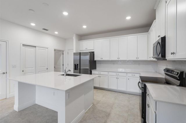 3862 KNOTTY PINE STREET, St Cloud, FL 34772