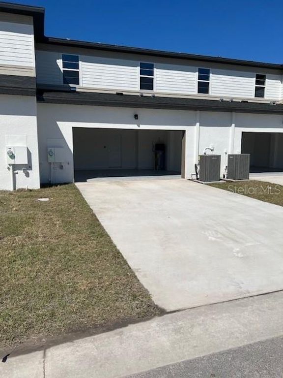 Image 2 of property listing at 3862 KNOTTY PINE STREET, St Cloud, FL 34772