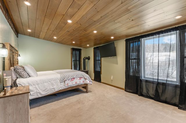 21 Bungy Road, Colebrook, NH 03576