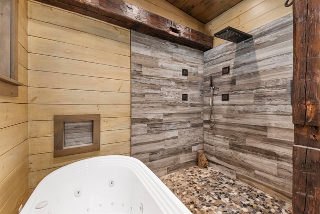 21 Bungy Road, Colebrook, NH 03576