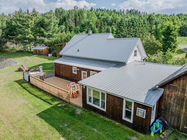 21 Bungy Road, Colebrook, NH 03576