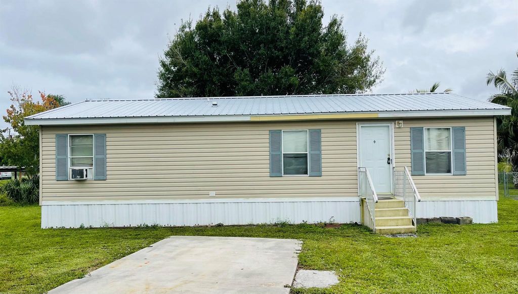 1103 Lemon Street, Okeechobee, FL 34974