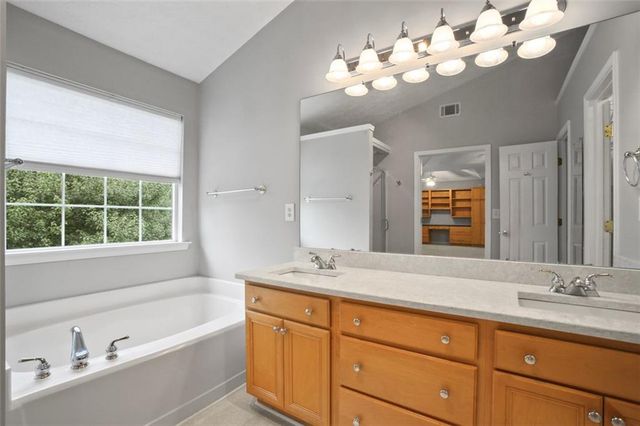 2643 WHISPERING PINES Drive, Grayson, GA 30017