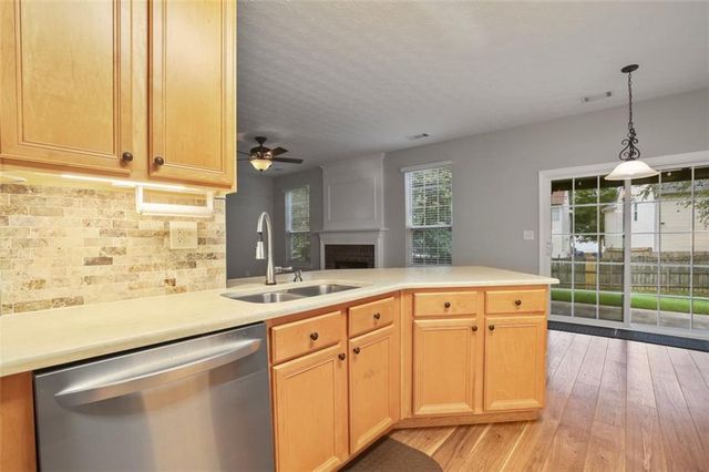 2643 WHISPERING PINES Drive, Grayson, GA 30017