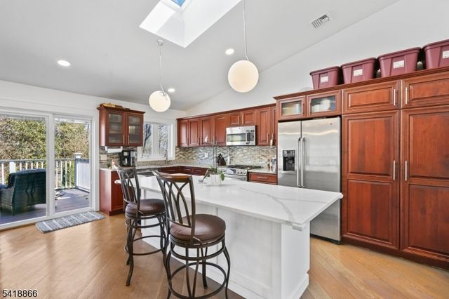 15 Wanda Ct, Clifton City, NJ 07014