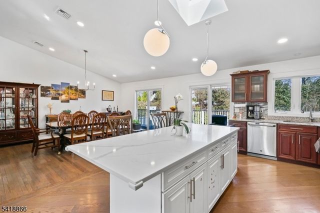 15 Wanda Ct, Clifton City, NJ 07014