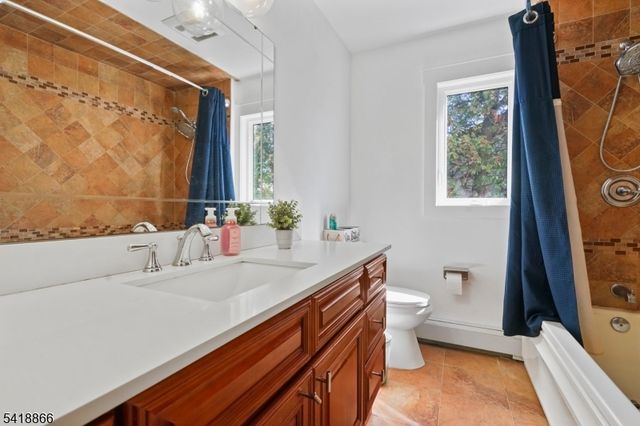 15 Wanda Ct, Clifton City, NJ 07014