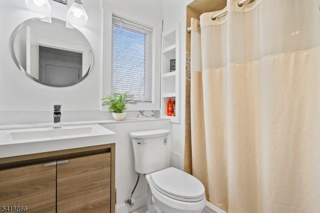 15 Wanda Ct, Clifton City, NJ 07014