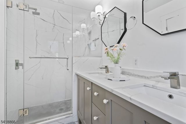 15 Wanda Ct, Clifton City, NJ 07014