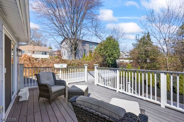 15 Wanda Ct, Clifton City, NJ 07014