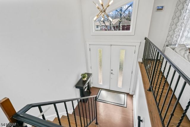 15 Wanda Ct, Clifton City, NJ 07014