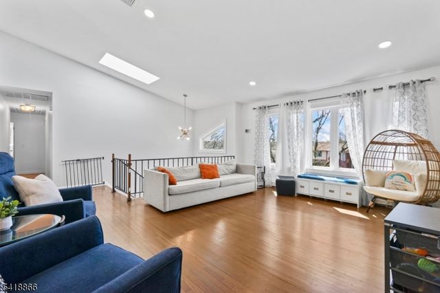 15 Wanda Ct, Clifton City, NJ 07014