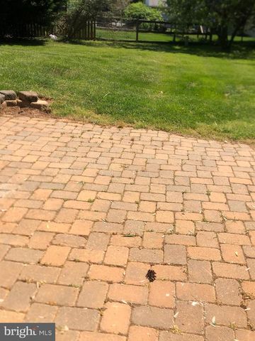 1403 SKYHAVEN CT, Herndon, VA 20170