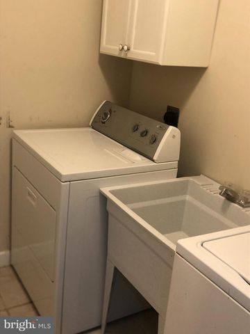 1403 SKYHAVEN CT, Herndon, VA 20170