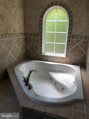 1403 SKYHAVEN CT, Herndon, VA 20170