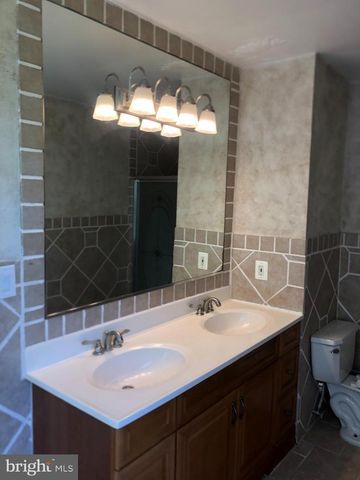 1403 SKYHAVEN CT, Herndon, VA 20170