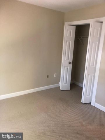 1403 SKYHAVEN CT, Herndon, VA 20170