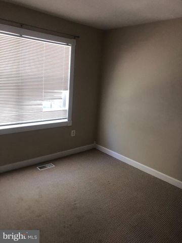 1403 SKYHAVEN CT, Herndon, VA 20170