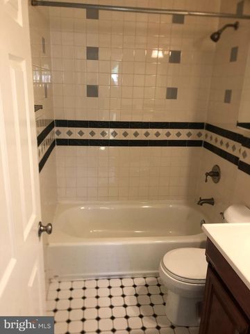 1403 SKYHAVEN CT, Herndon, VA 20170