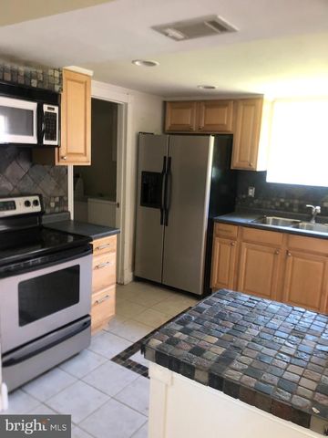 1403 SKYHAVEN CT, Herndon, VA 20170