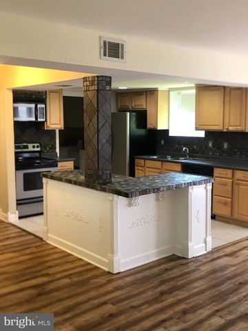 1403 SKYHAVEN CT, Herndon, VA 20170