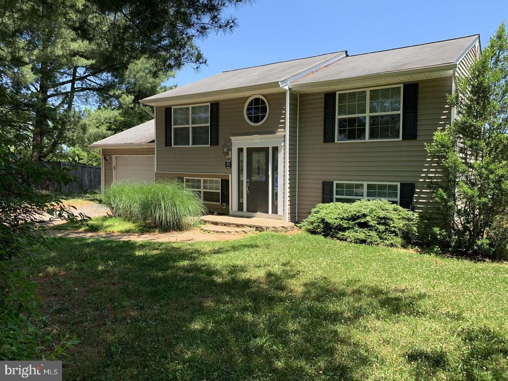 1403 SKYHAVEN CT, Herndon, VA 20170