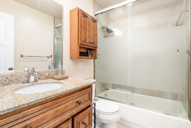 240 Green Harbor Rd, Old Hickory, TN 37138