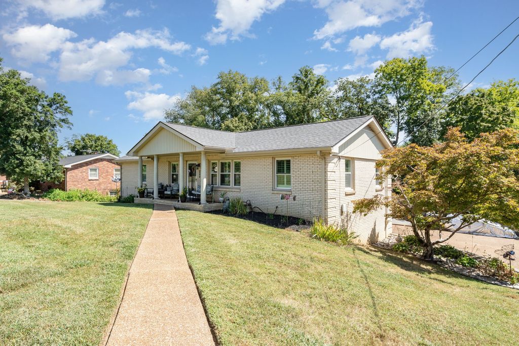 240 Green Harbor Rd, Old Hickory, TN 37138