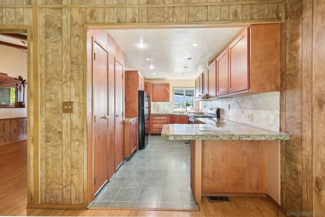 275 S Worthington St 14, Spring Valley, CA 91977