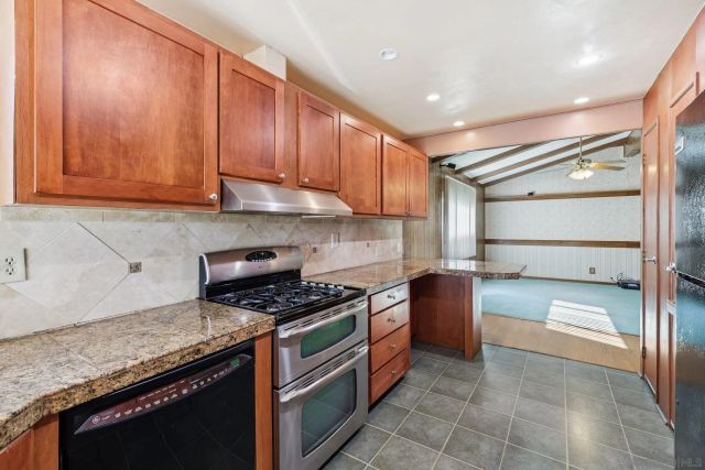 275 S Worthington St 14, Spring Valley, CA 91977