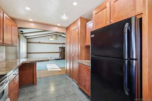 275 S Worthington St 14, Spring Valley, CA 91977