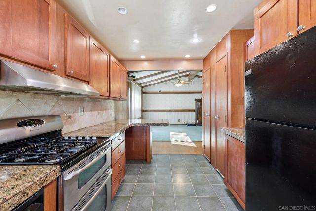 275 S Worthington St 14, Spring Valley, CA 91977