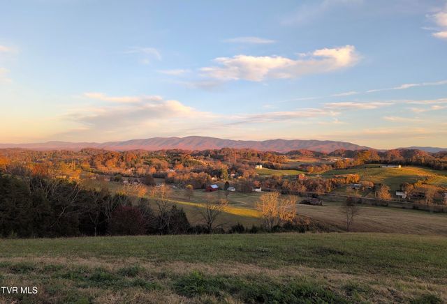 1578 Hunting Hill Road, Bluff City, TN 37618