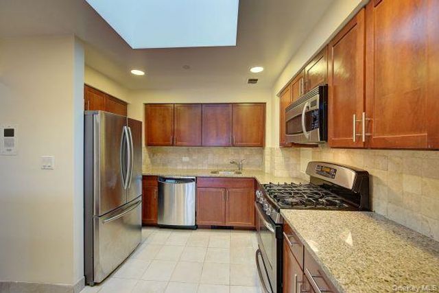 143-41 84 Drive 8B, Briarwood, NY 11435