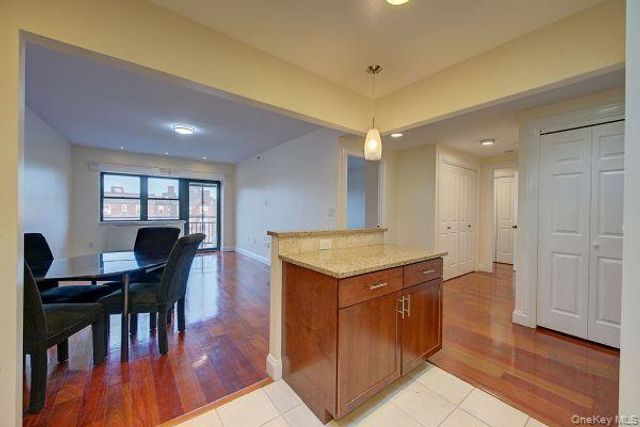 143-41 84 Drive 8B, Briarwood, NY 11435