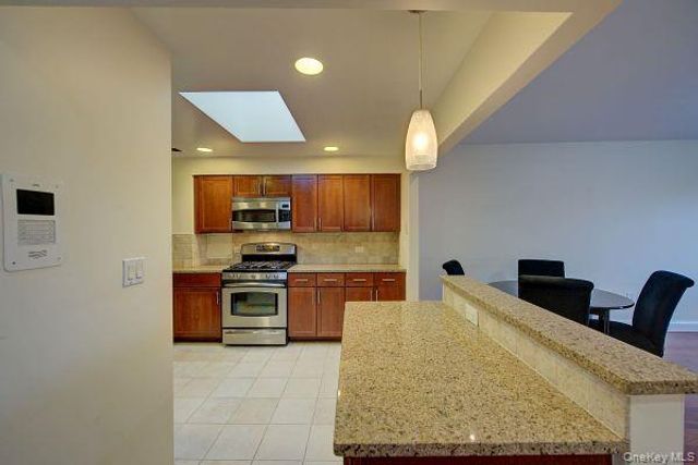 143-41 84 Drive 8B, Briarwood, NY 11435