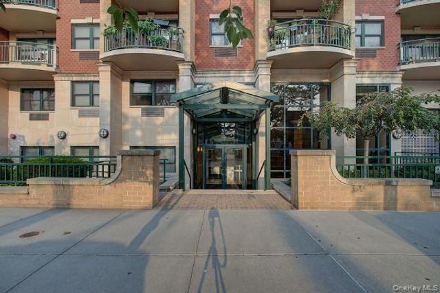 143-41 84 Drive 8B, Briarwood, NY 11435